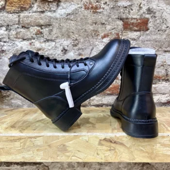 بوت چرم زنانه بند دار مشکی مدل آﮔﻮر